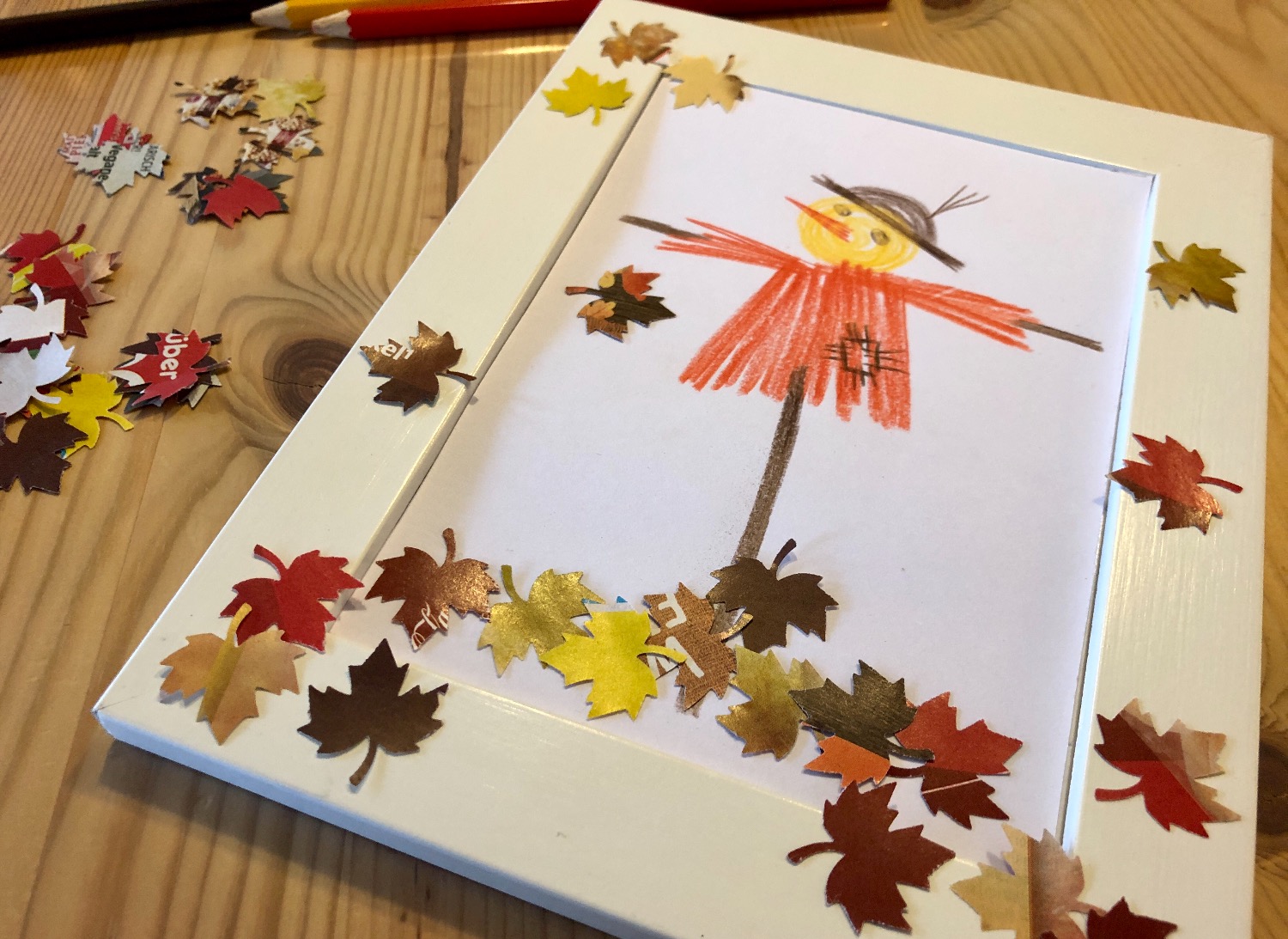 Titelbild zur Bastel- und DIY-Idee für Kinder '(450) Vogelscheuche mit Blättern'