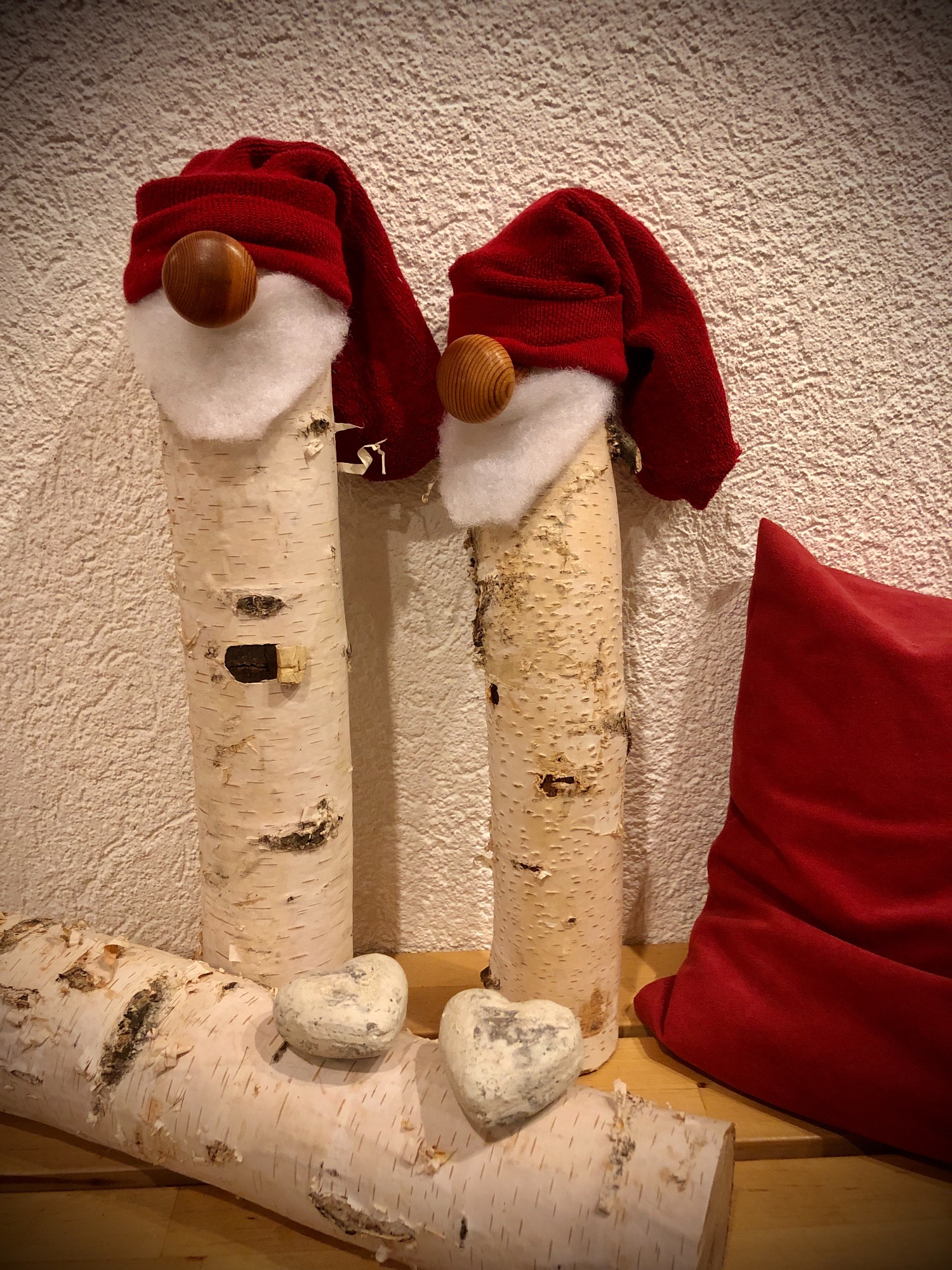 Titelbild zur Bastel- und DIY-Idee für Kinder '(516) Lustige Socken-Nikoläuse'